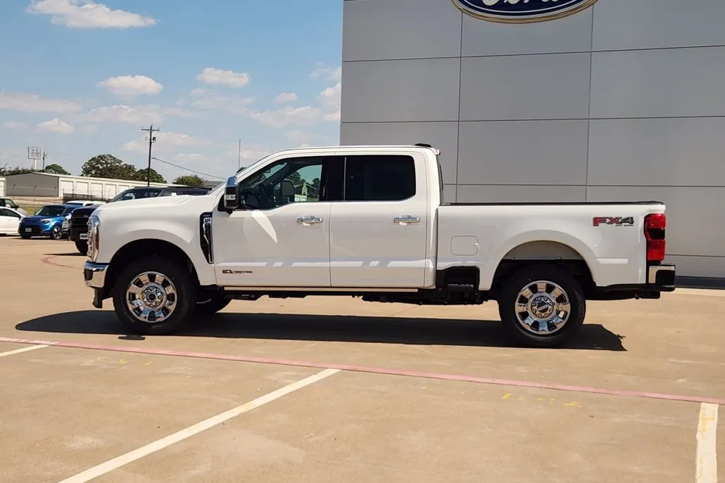 2026 Ford F-250 Lariat photo 1