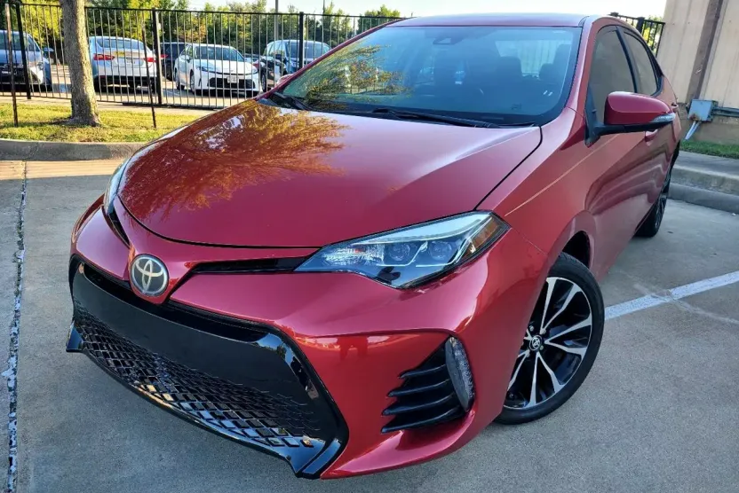 2017 Toyota Corolla SE photo 1