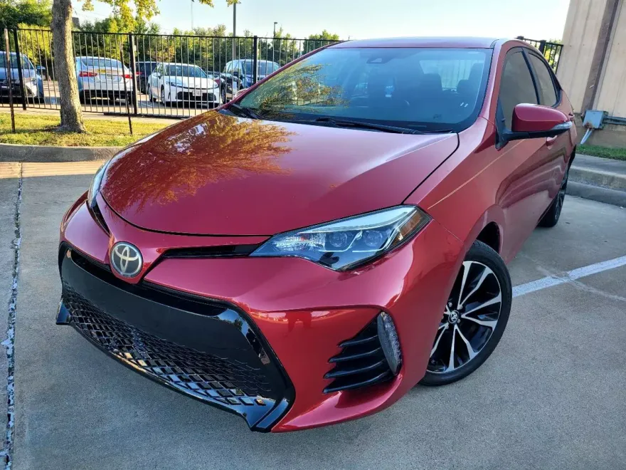 2017 Toyota Corolla SE photo 1