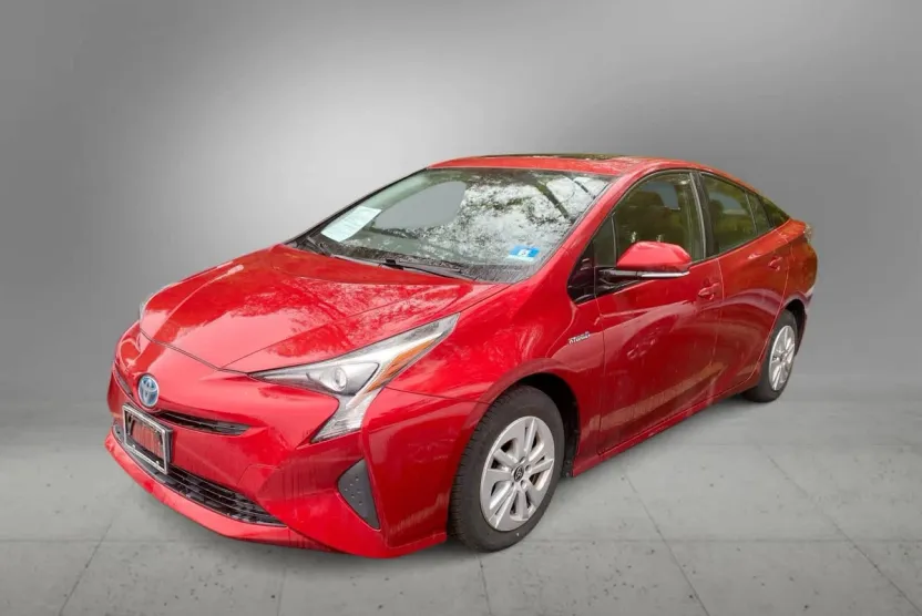 2016 Toyota Prius Three photo 1