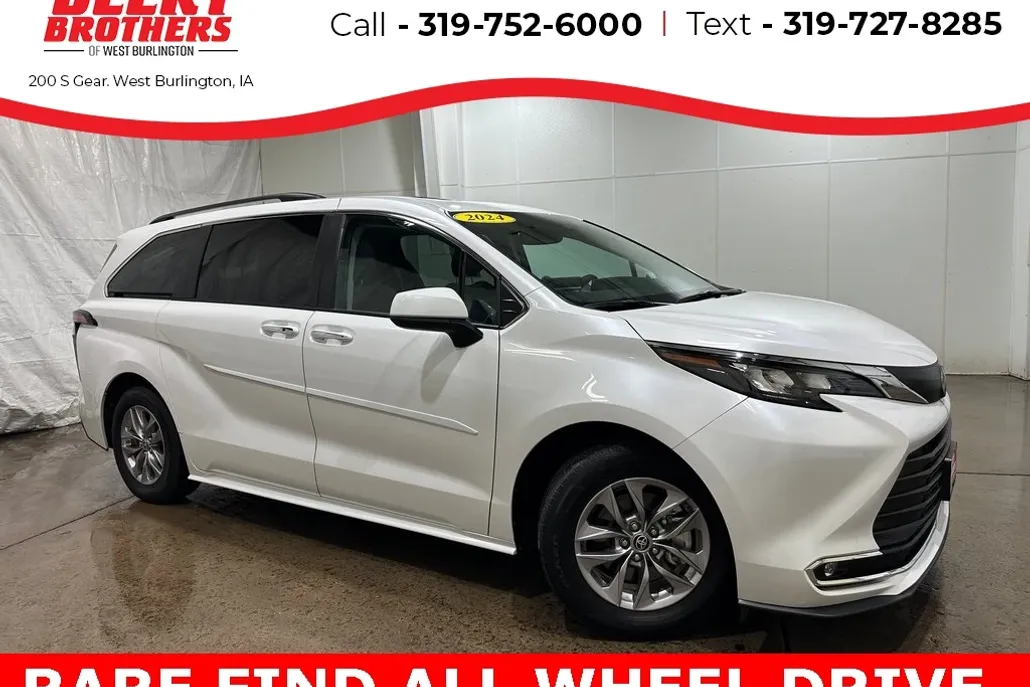 2024 Toyota Sienna XLE photo 1