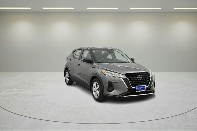 2025 Nissan Kicks Play S photo 1