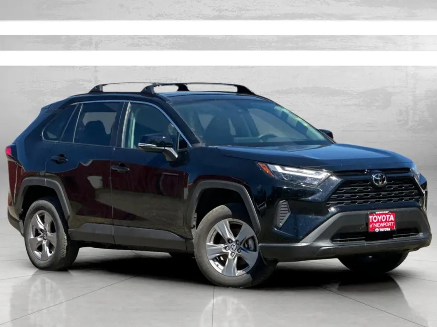 2024 Toyota RAV4 XLE photo 1
