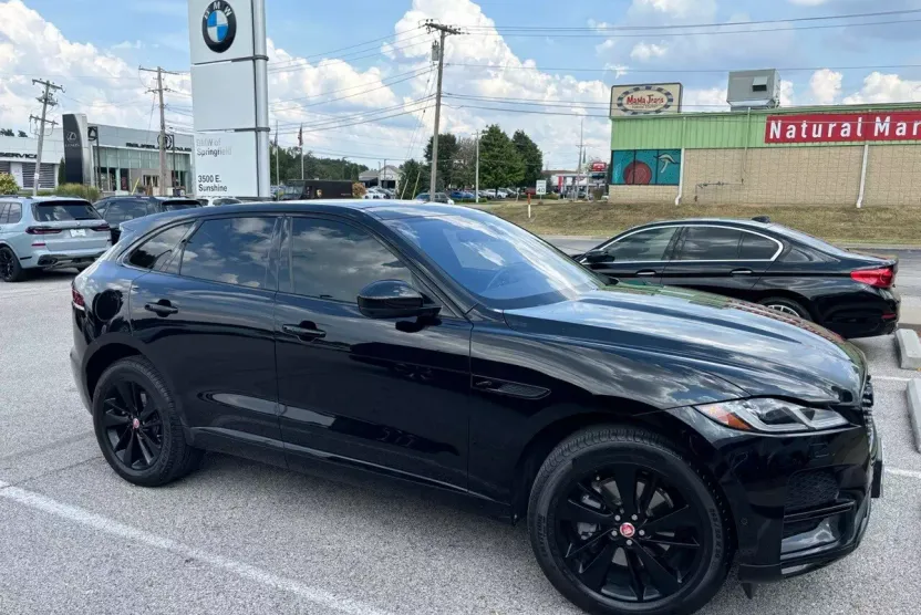2021 Jaguar F-PACE P250 S photo 1