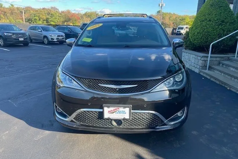 2018 Chrysler Pacifica Limited photo 1