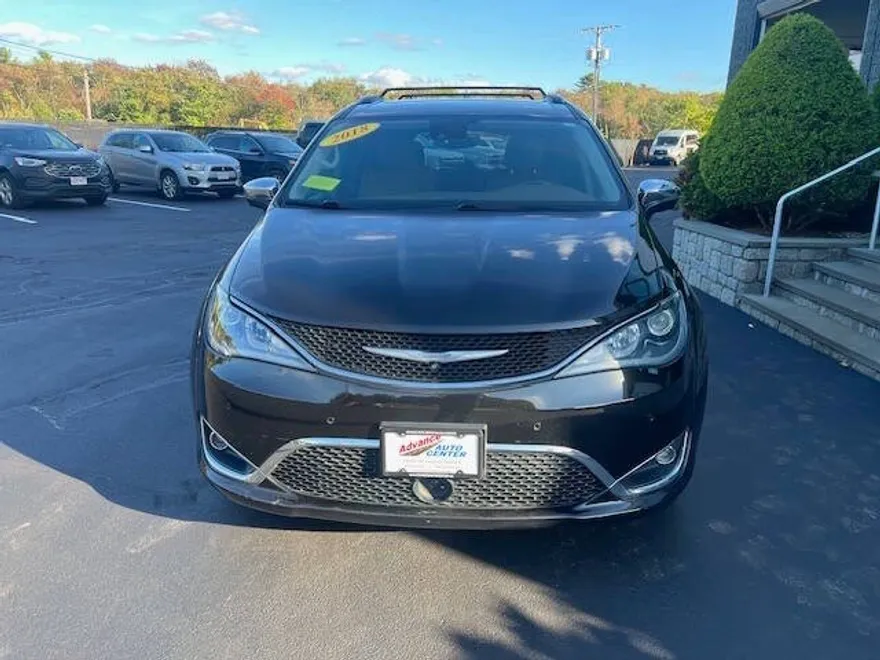 2018 Chrysler Pacifica Limited photo 1