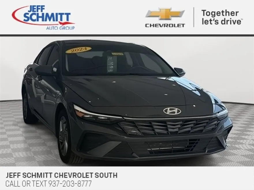 2024 Hyundai Elantra SEL photo 1