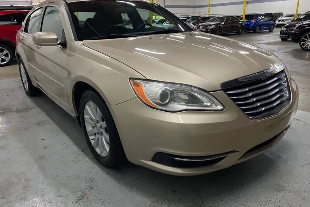 2014 Chrysler 200 Touring photo 1