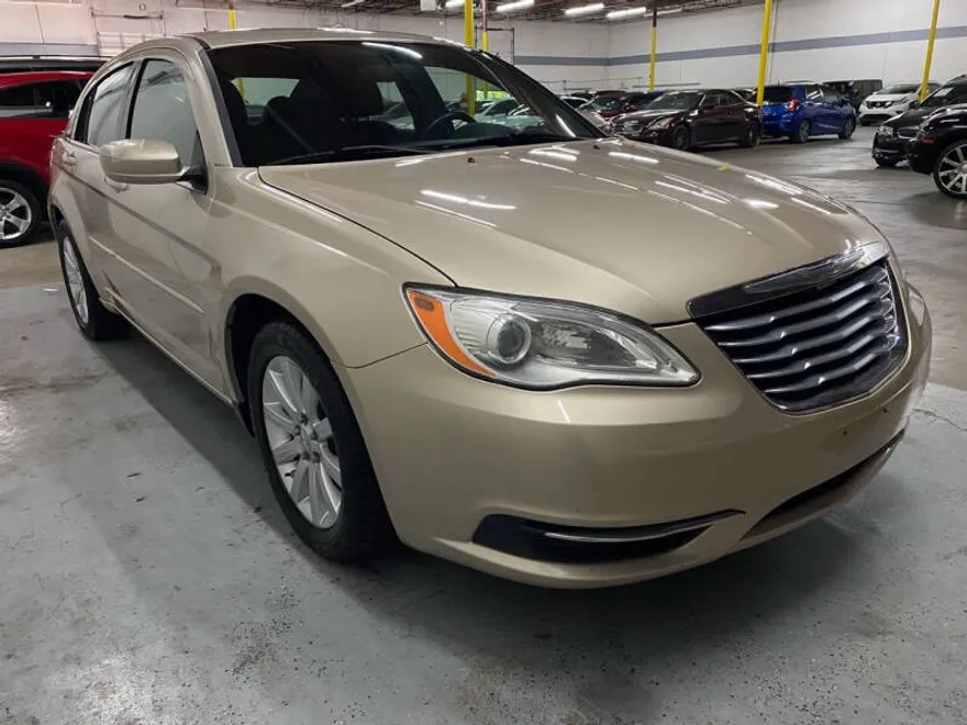 2014 Chrysler 200 Touring photo 1