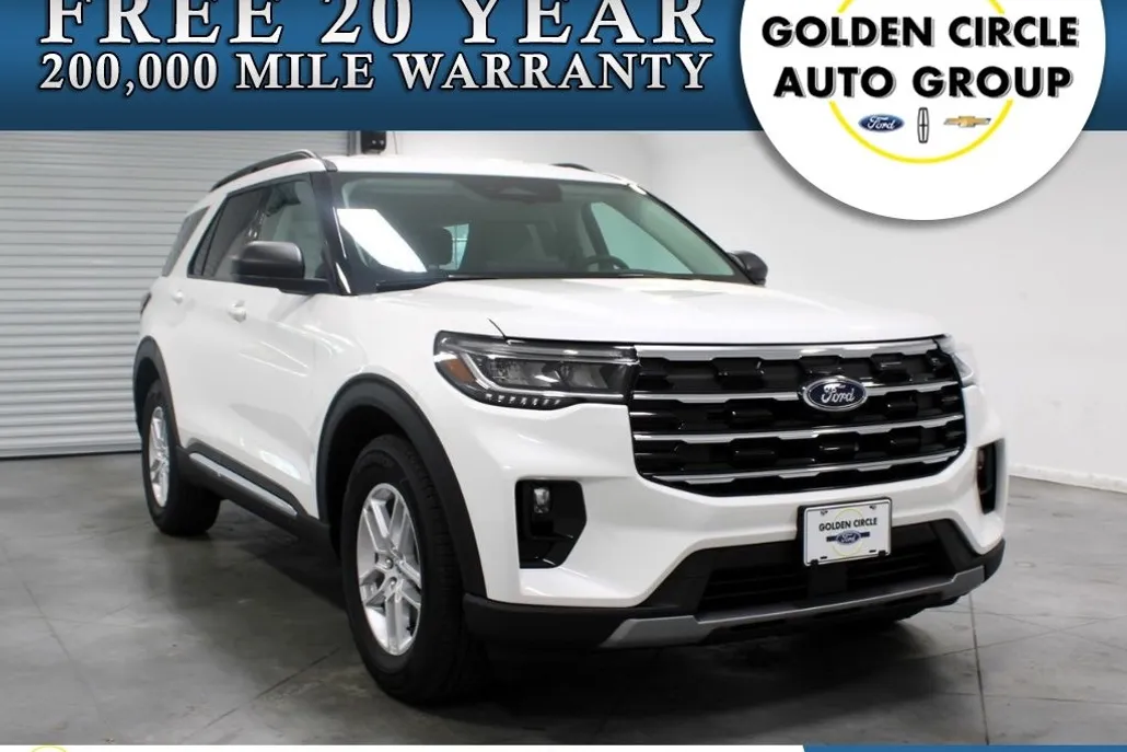2025 Ford Explorer photo 1