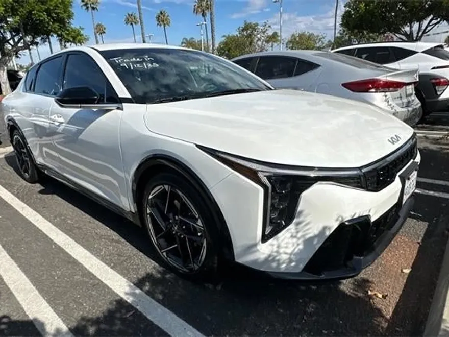 2025 Kia K4 GT-Line photo 1