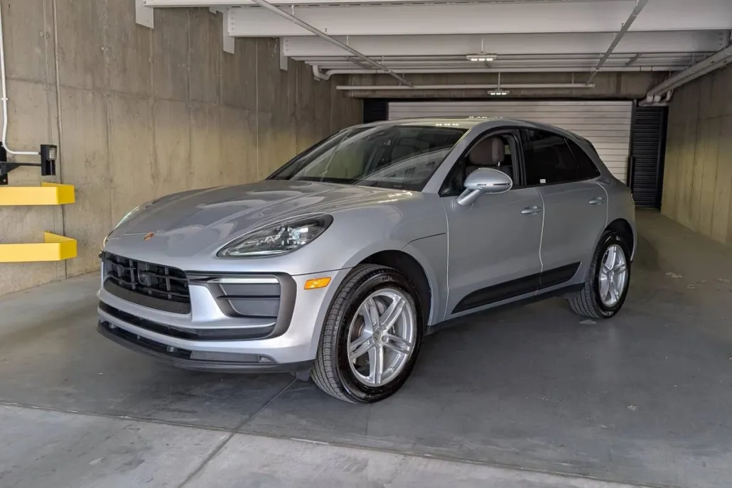 2025 Porsche Macan photo 1