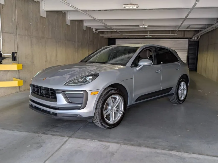 2025 Porsche Macan photo 1