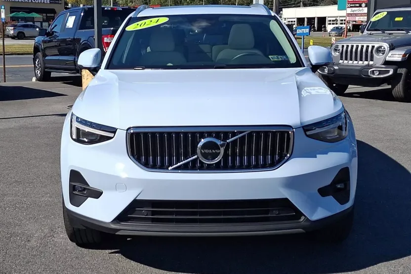 2024 Volvo XC40 Ultimate photo 1
