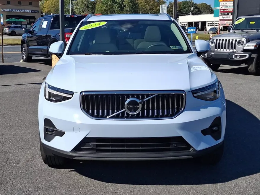 2024 Volvo XC40 Ultimate photo 1