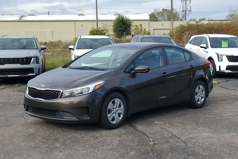 2017 Kia Forte LX Base photo 1
