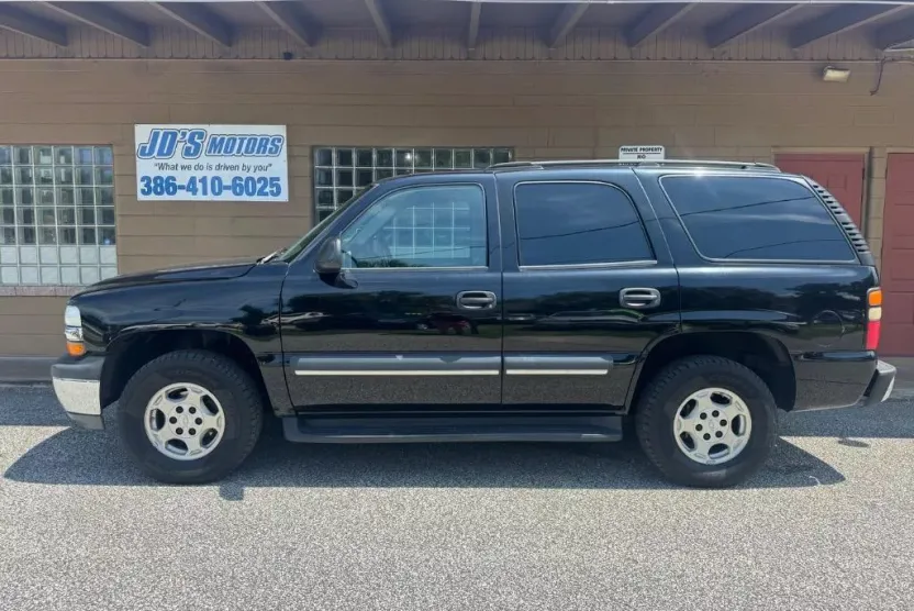 2004 Chevrolet Tahoe LS photo 1