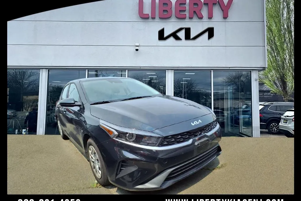 2024 Kia Forte LXS photo 1