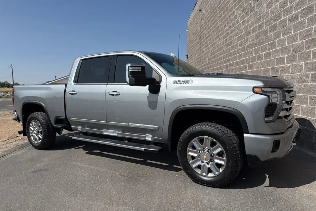 2026 Chevrolet Silverado 2500HD High Country photo 1