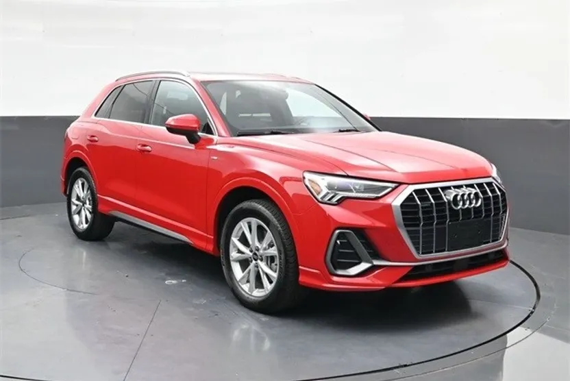 2024 Audi Q3 45 TFSI S line Premium photo 1