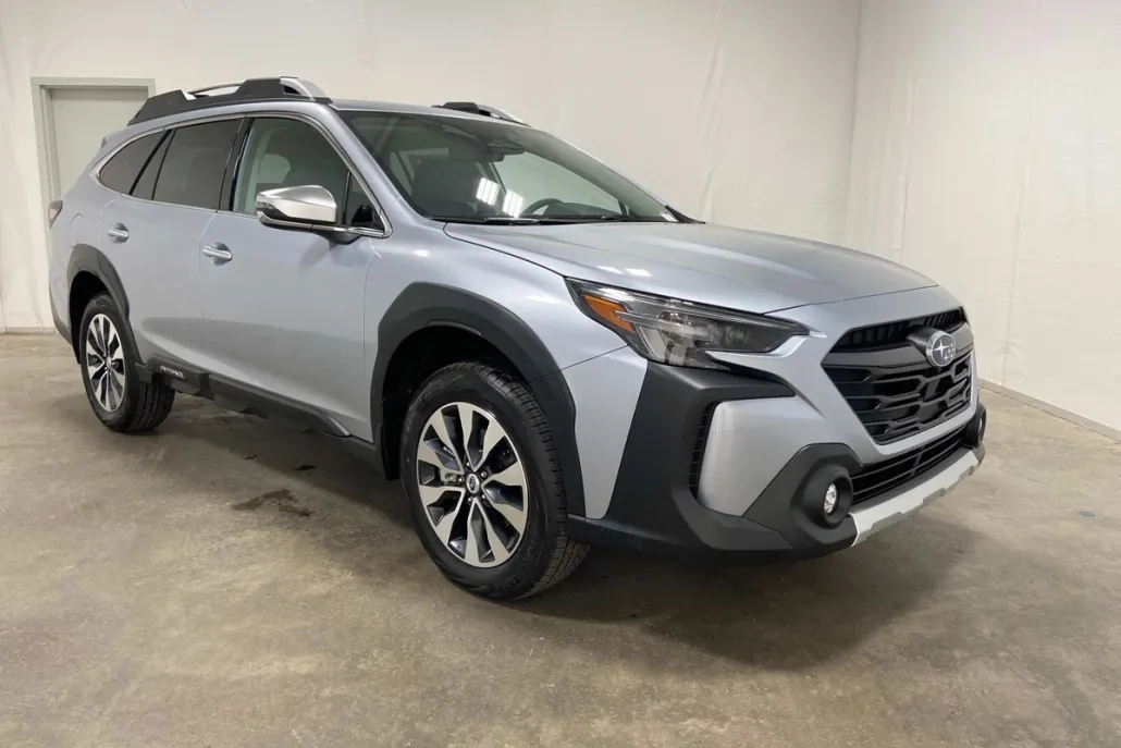 2024 Subaru Outback Touring photo 1