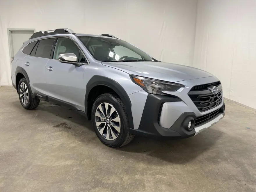 2024 Subaru Outback Touring photo 1