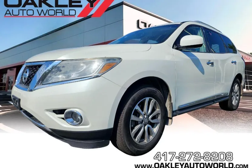 2016 Nissan Pathfinder SL photo 1
