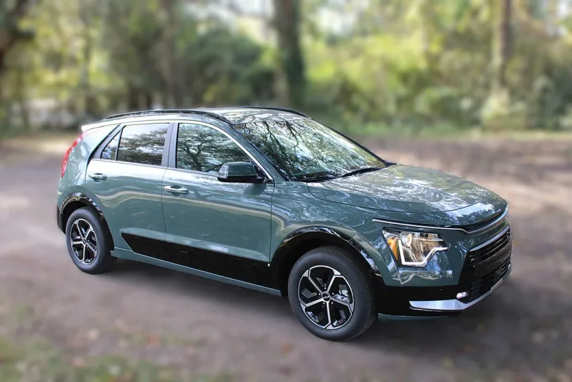 2025 Kia Niro SX photo 1