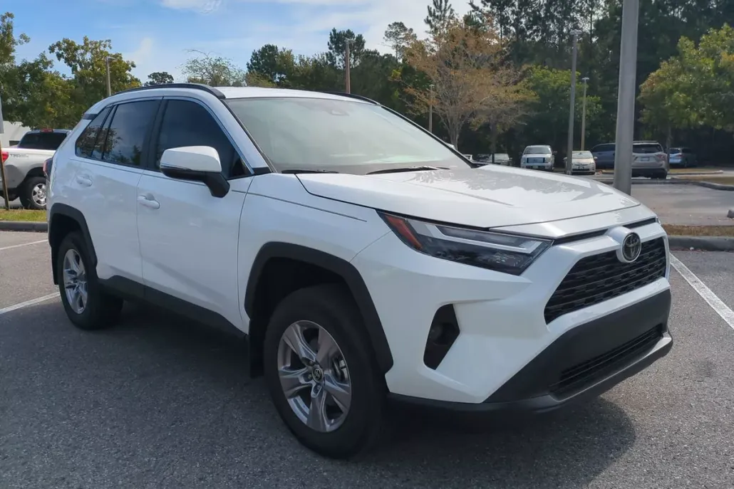 2025 Toyota RAV4 XLE photo 1