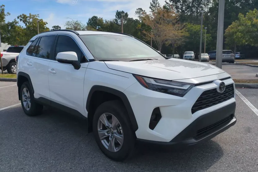 2025 Toyota RAV4 XLE photo 1