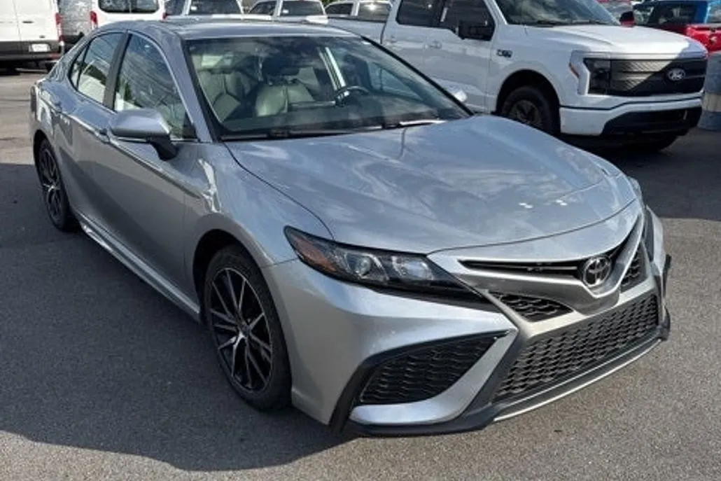 2024 Toyota Camry SE photo 1