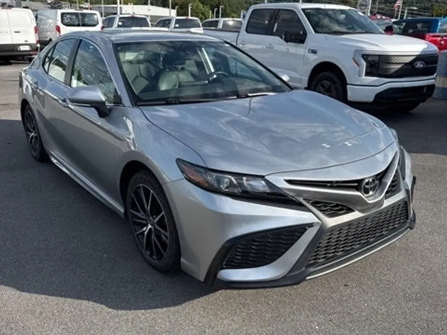 2024 Toyota Camry SE photo 1