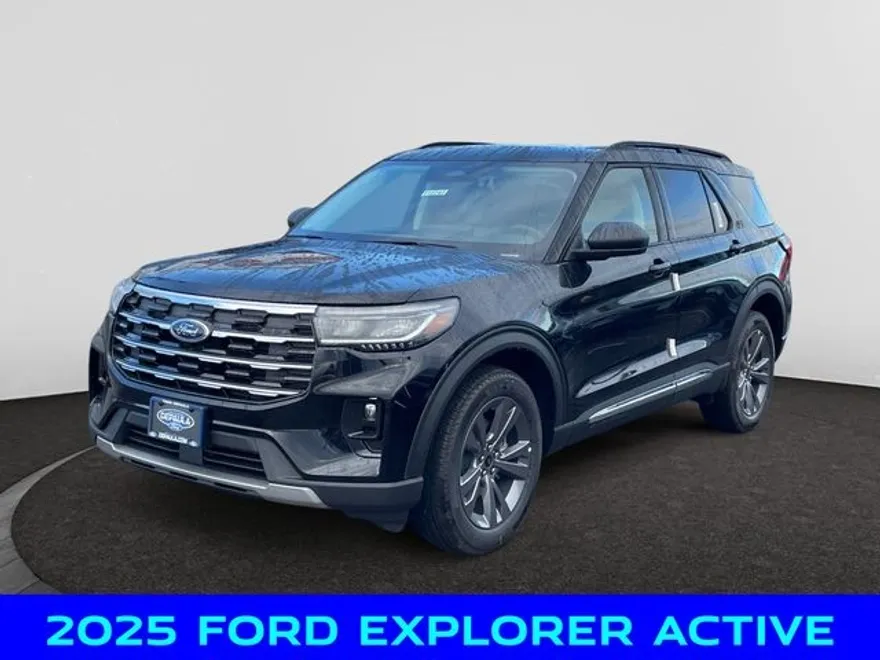 2025 Ford Explorer photo 1