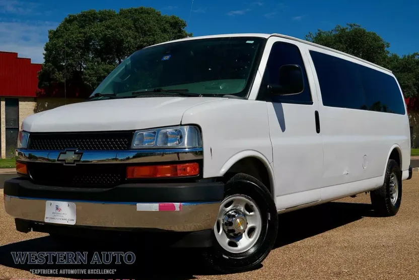 2019 Chevrolet Express 3500 Passenger LT Van photo 1
