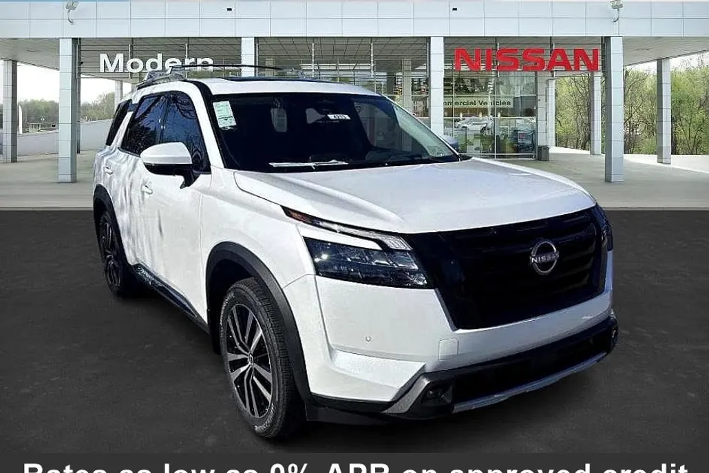2025 Nissan Pathfinder Platinum photo 1