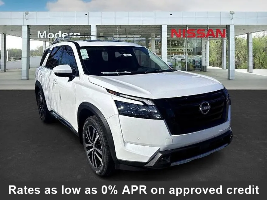 2025 Nissan Pathfinder Platinum photo 1