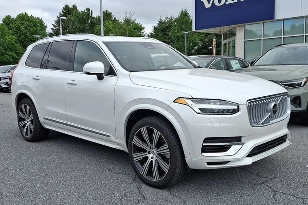 2025 Volvo XC90 T8 Core photo 1