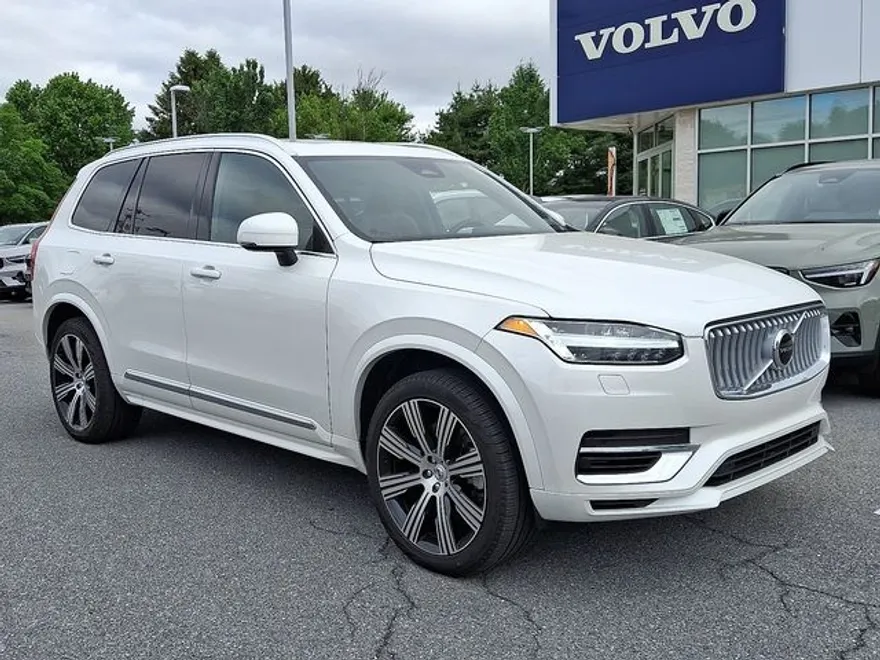 2025 Volvo XC90 T8 Core photo 1