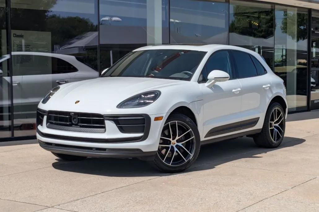 2024 Porsche Macan T photo 1