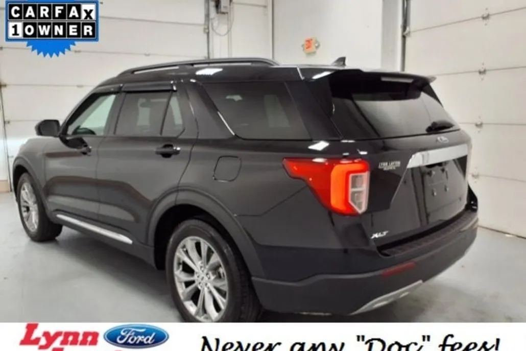 2023 Ford Explorer XLT photo 1