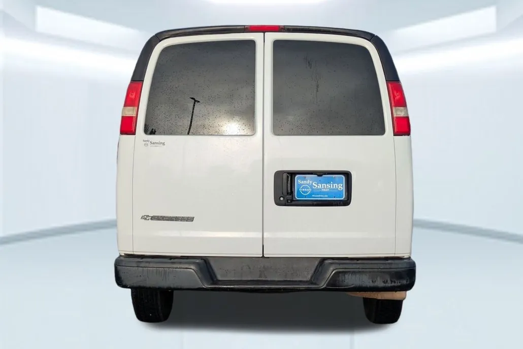 2015 Chevrolet Express 2500 Work Van photo 1
