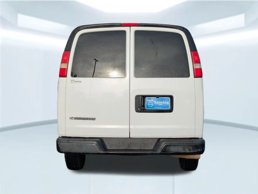 2015 Chevrolet Express 2500 Work Van photo 1