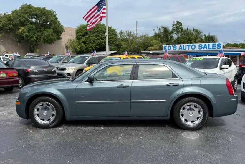 2006 Chrysler 300 Touring photo 1
