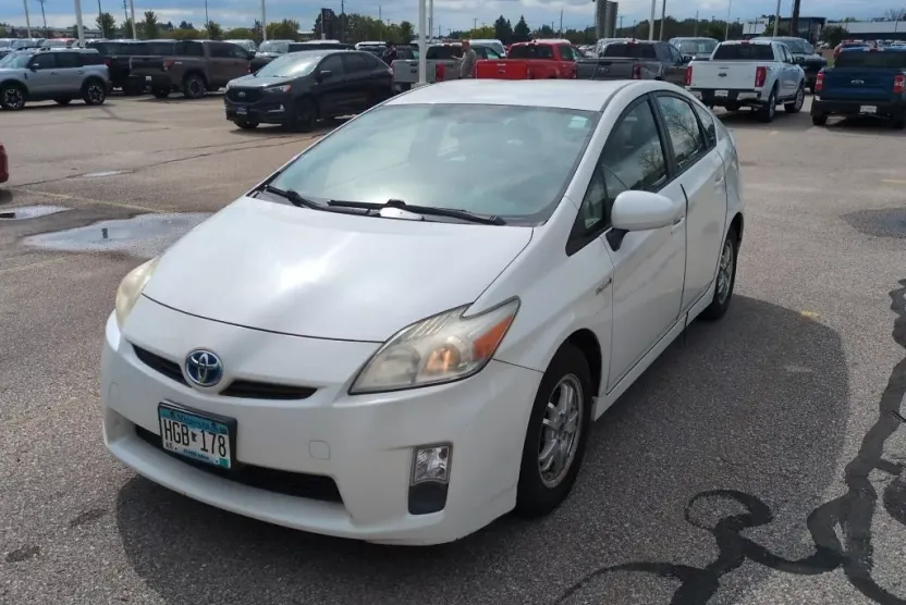 2010 Toyota Prius Two photo 1