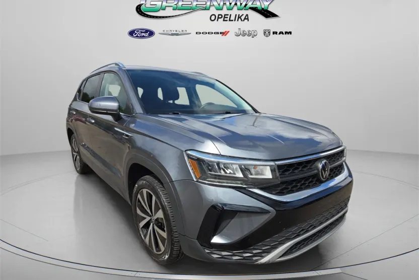 2022 Volkswagen Taos SE photo 1