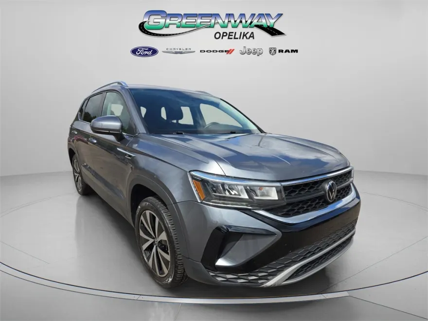 2022 Volkswagen Taos SE photo 1