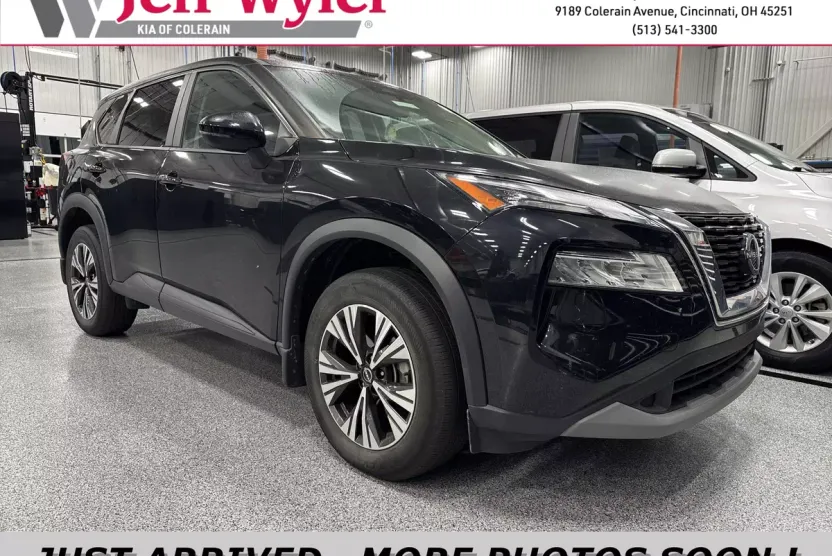 2023 Nissan Rogue SV photo 1
