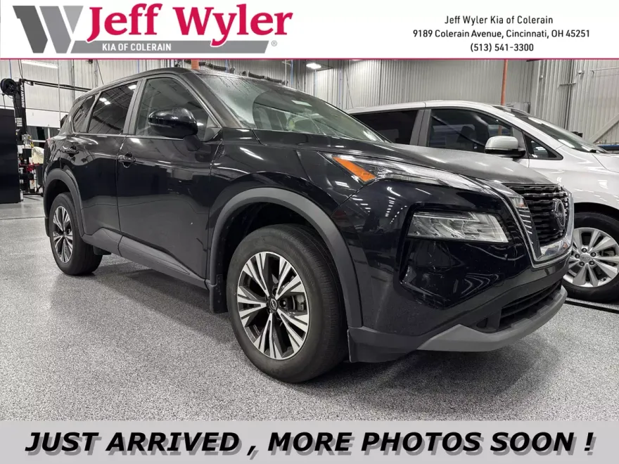 2023 Nissan Rogue SV photo 1