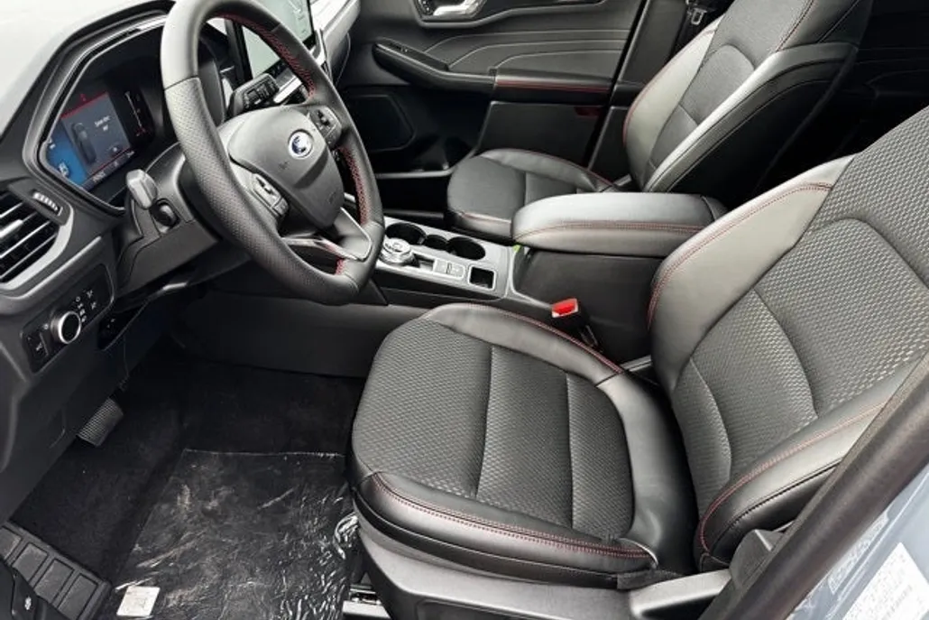 2026 Ford Escape ST-Line photo 1