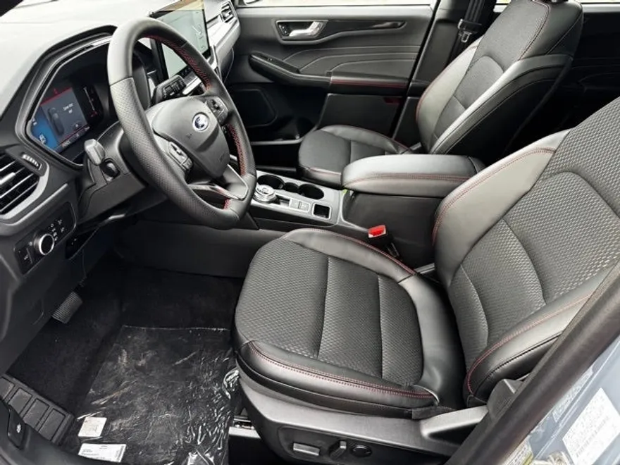 2026 Ford Escape ST-Line photo 1